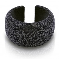 Large round bracelet in stingray