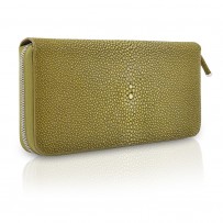 Woman purse with stingray cover and interior leather