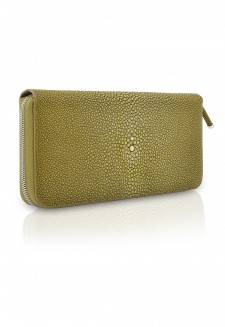 Woman purse with stingray cover and interior leather