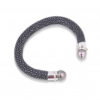 Round rigid bracelet in stingray