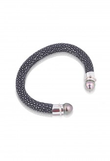 Round rigid bracelet in stingray